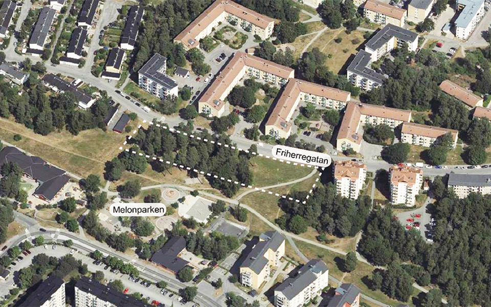 Ungefärligt område för nya bostäder vid Friherregatan markerat med vit streckad linje.